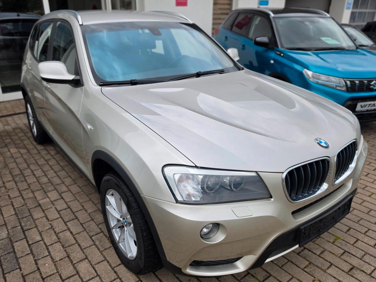 BMW X3 xDRIVE~20 i*PDC*HDC*STLÜ*SH*NAVI*GRA*1.Hand*
