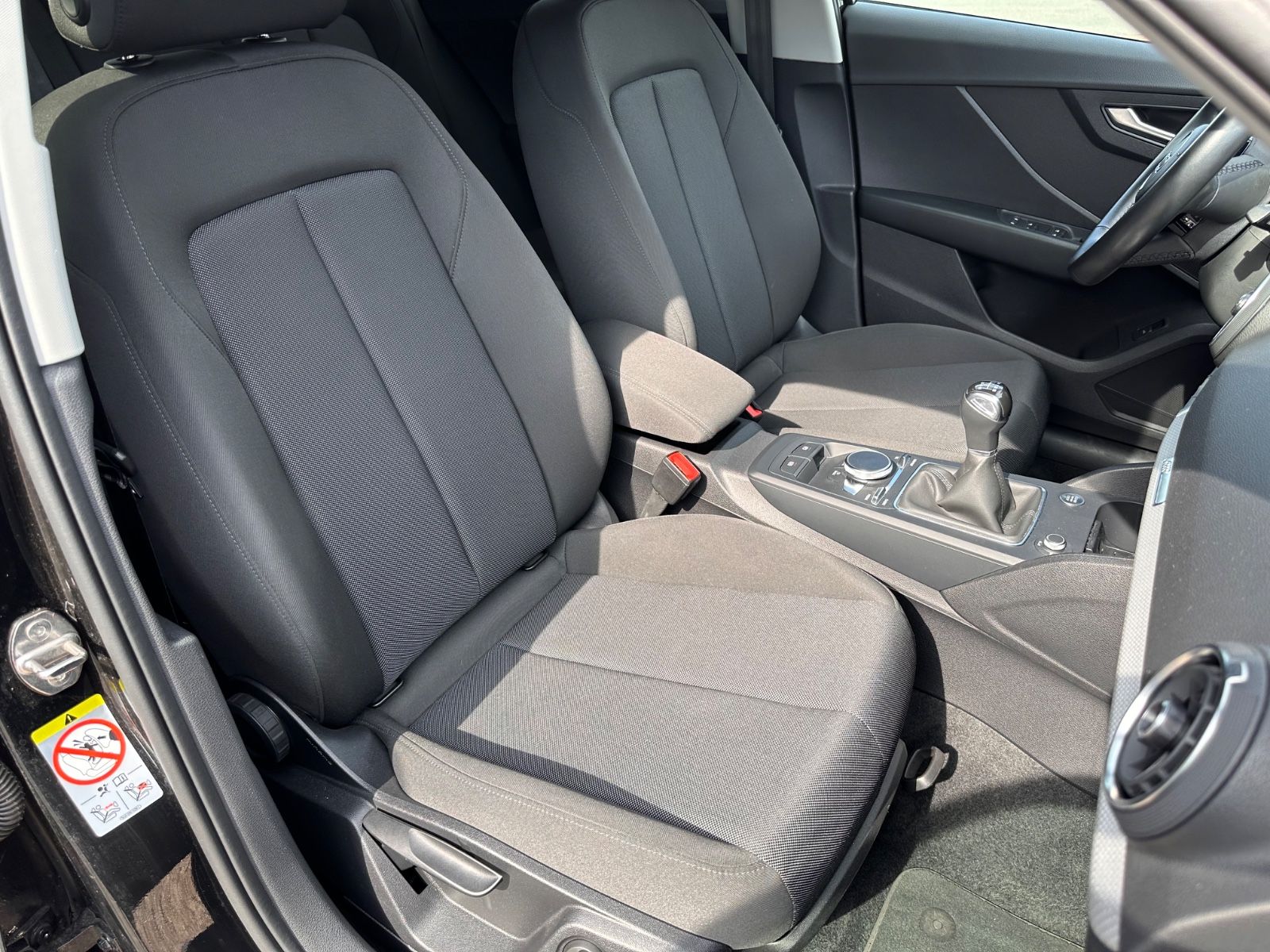Fahrzeugabbildung Audi Q2 35 TFSI Navi/Virtual/APP/eHeck/RFK/PDC/LED