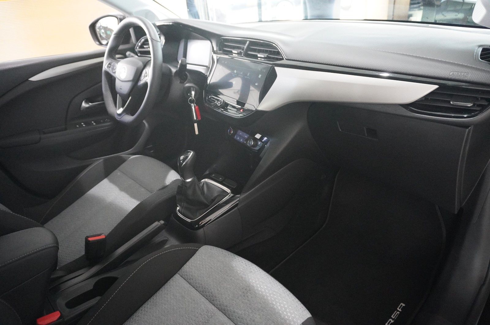 Fahrzeugabbildung Opel Corsa 1.2 MIRROR-LINK/SHZ/PDC/KAMERA/ALU16/LHZ