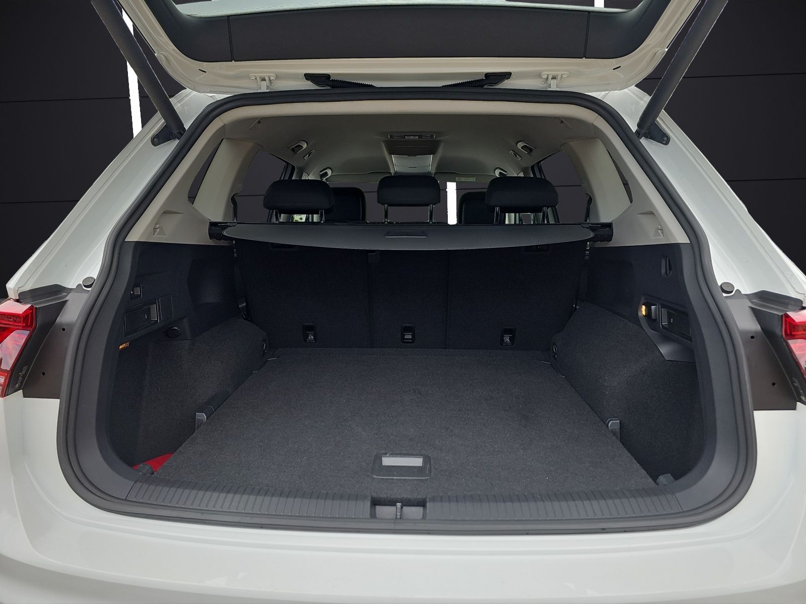 Fahrzeugabbildung Volkswagen Tiguan Allspace Highline 4M TDI DSG LED ACC AHK