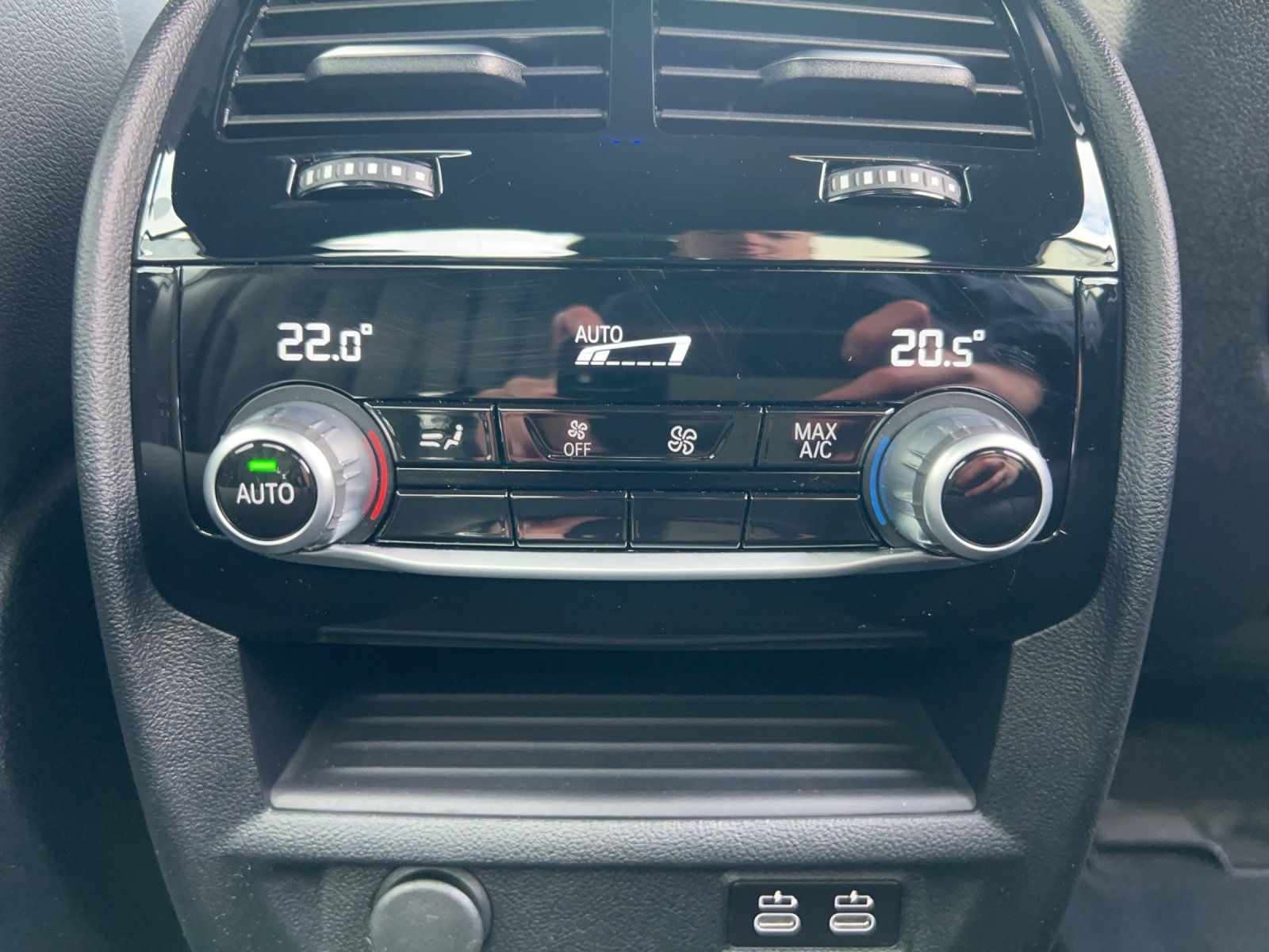 Fahrzeugabbildung BMW 530i M-Sport/INDIVIDUAL/HUD/360°KAMERA/H&K/