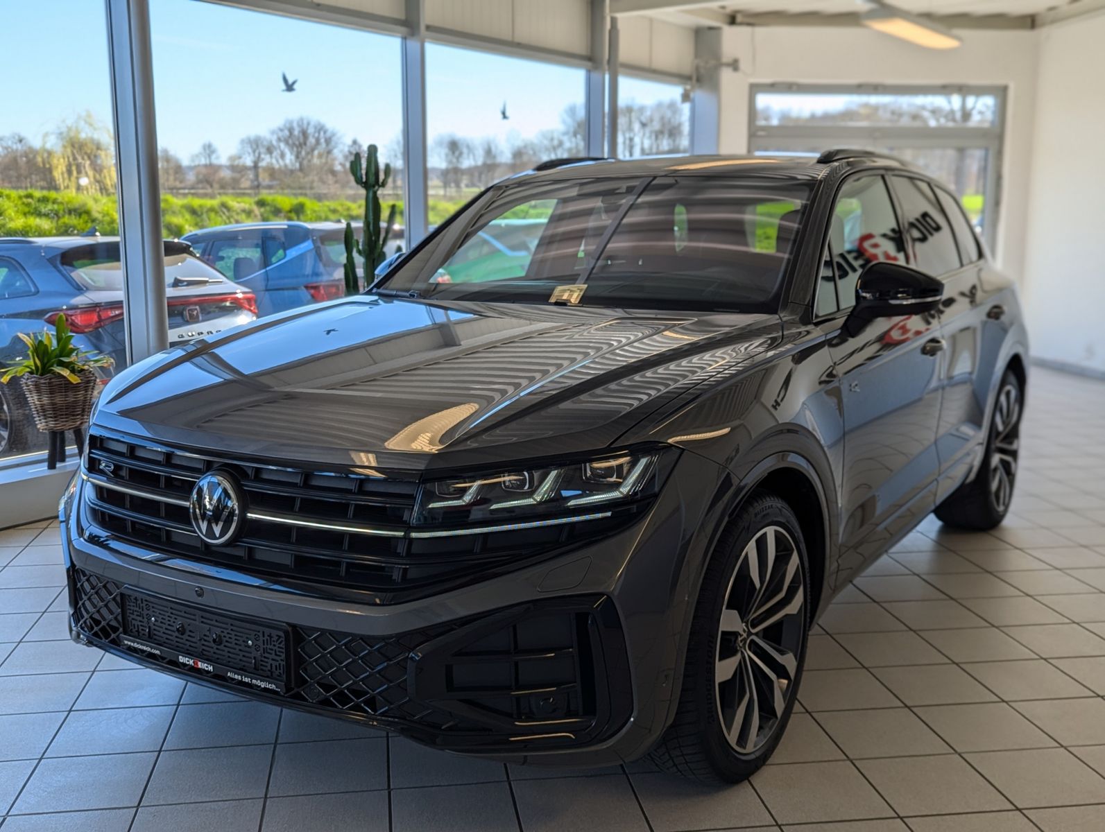 VW Touareg 3.0 TDI 4M R-Line Komfort-Paket UPE 111T - Image 3