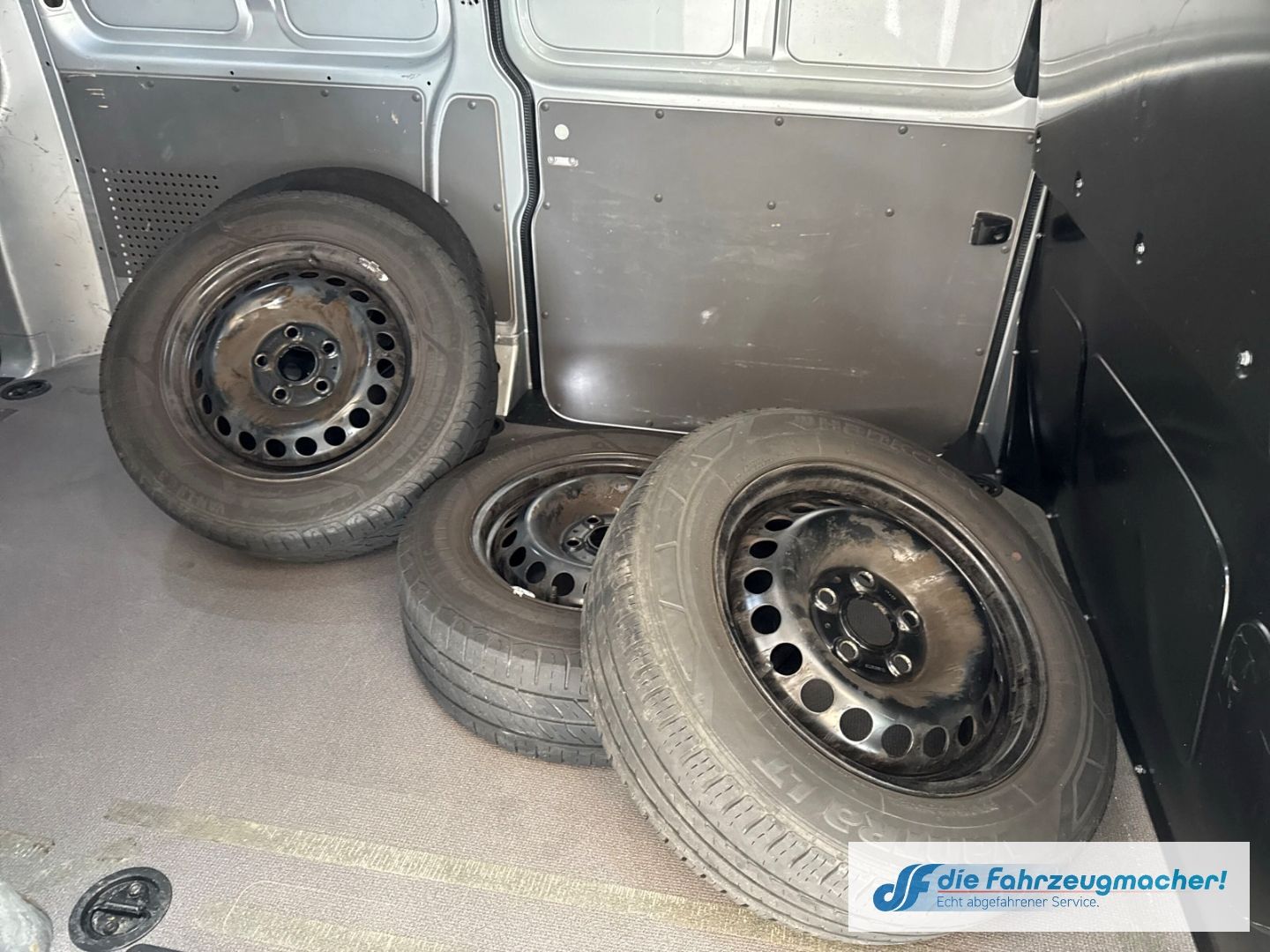Fahrzeugabbildung Volkswagen Transporter T6.1 Kasten AHK DAB 2x Schiebetür 15