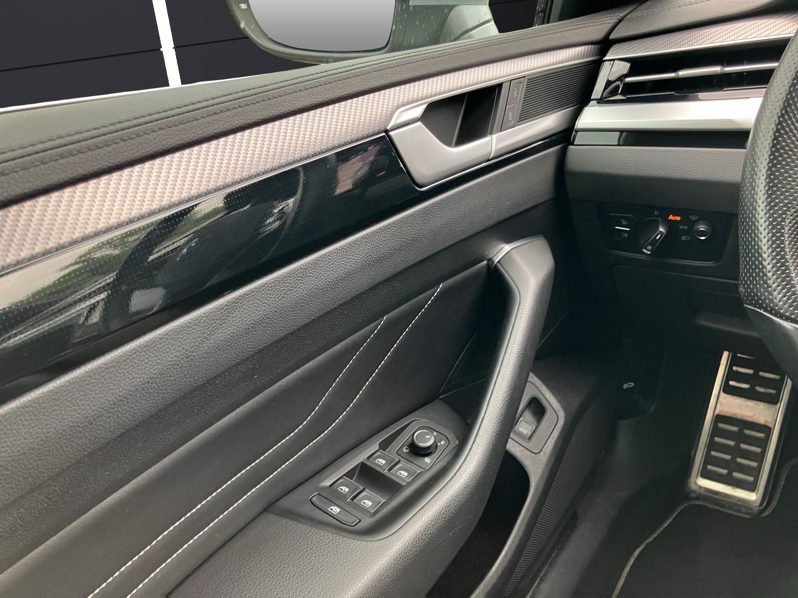 Fahrzeugabbildung Volkswagen Arteon SB TDI DSG R-Line 4M LED Navi Pano HUD Le