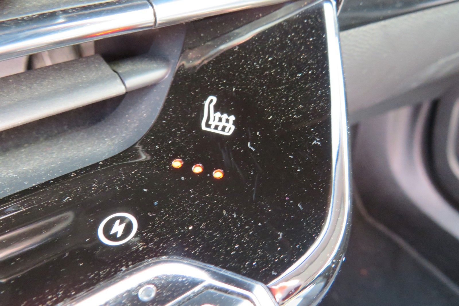 Fahrzeugabbildung Peugeot 2008 e- ALLURE NAVI APP LED SITZH. KAMERA PDC