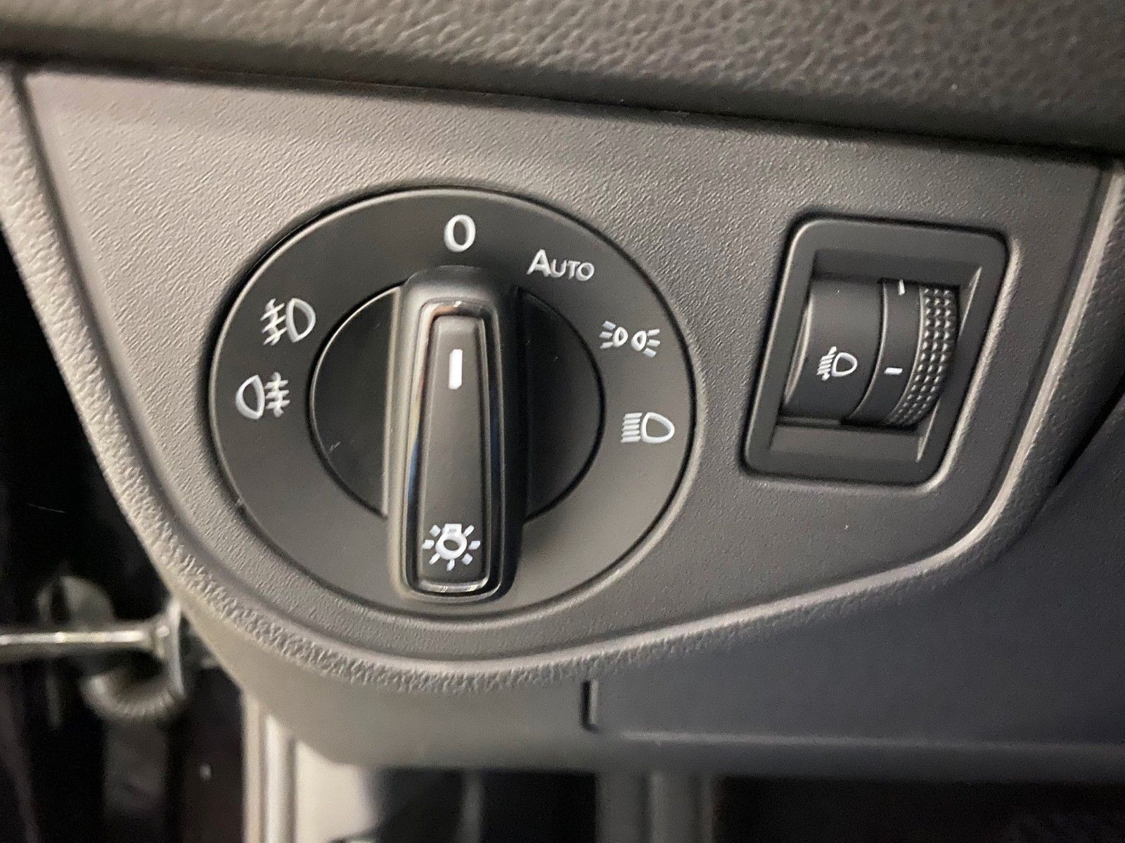 Fahrzeugabbildung Volkswagen Polo 1.0 TSI 70kW DSG Life+ALLWETTER+APP+GARANTI