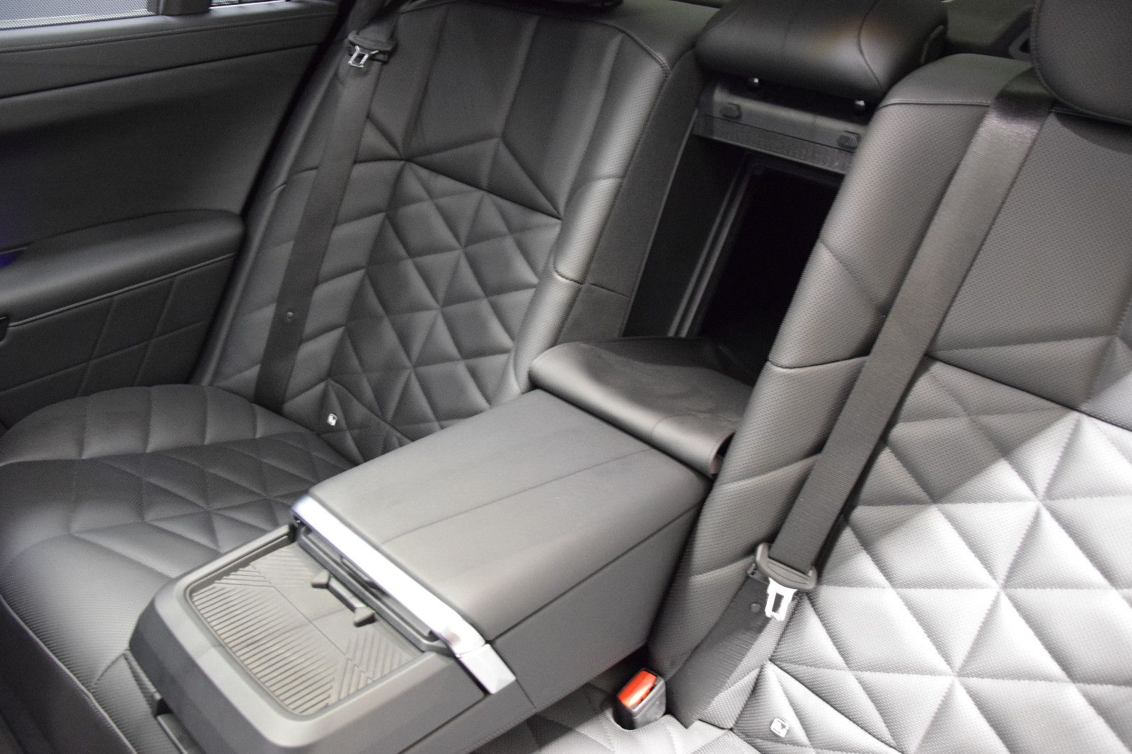 Fahrzeugabbildung BMW 740 d xDrive M Sport Pano Memory B&W Soft-Close