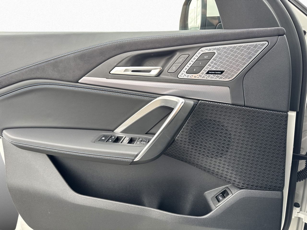 BMW iX2 - Bild 18