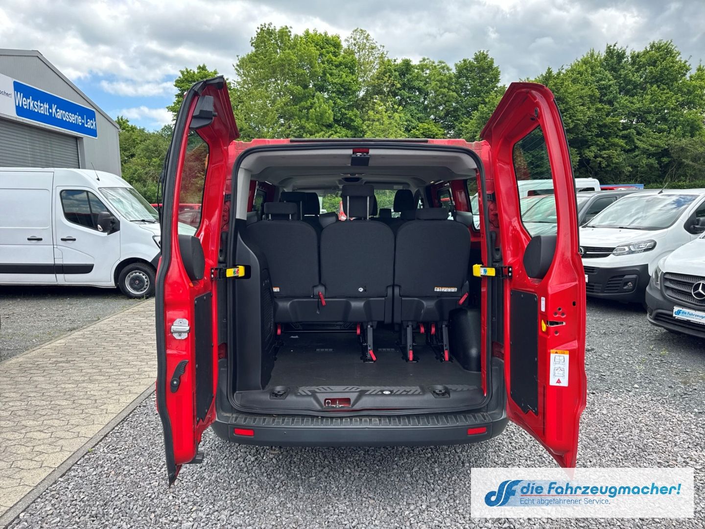 Fahrzeugabbildung Ford Transit Custom Kombi 300 L1 2.2 TDCi *8409