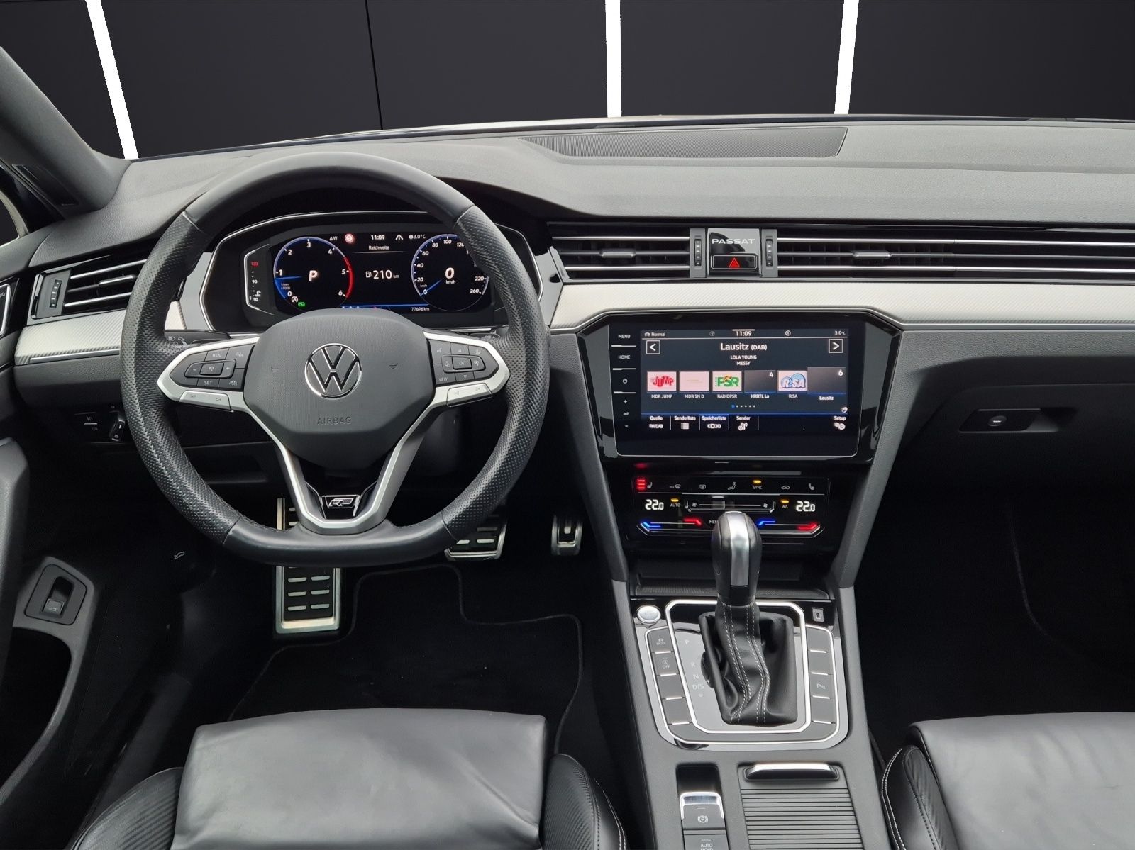 Fahrzeugabbildung Volkswagen Passat Variant TDI R-Line DSG 4Mo Standhzg Matri