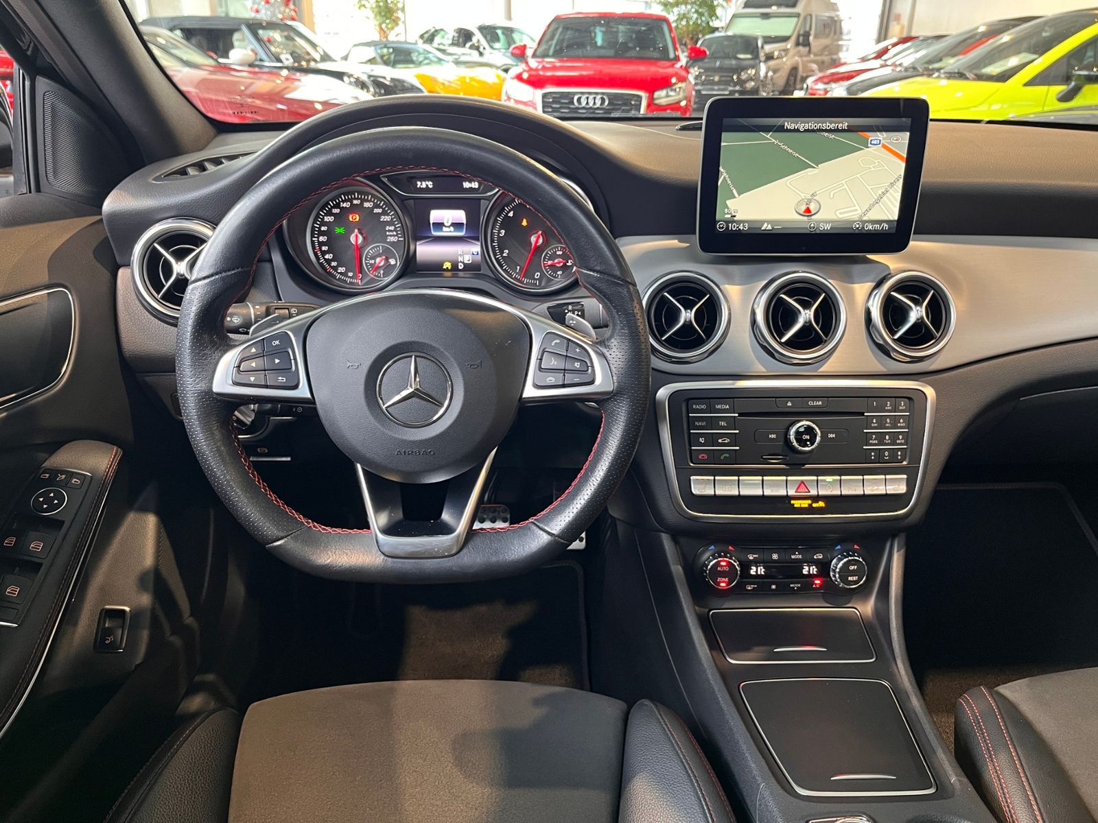 Fahrzeugabbildung Mercedes-Benz GLA 250 4Matic AMG Line AHK PANO RFK 19"
