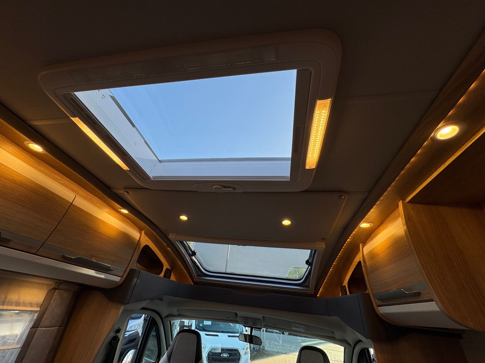 Fahrzeugabbildung Knaus SKY TI 700 MEG PLATINUM SELECTION HEAD-UP 1.HAND