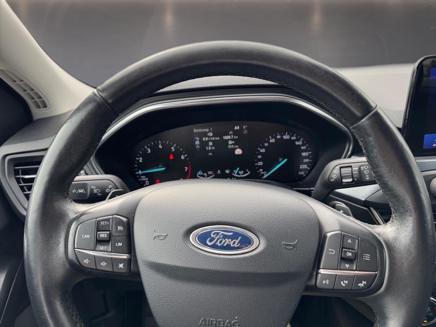 Fahrzeugabbildung Ford Focus Turnier Active, Winter+Komfort+Designpaket