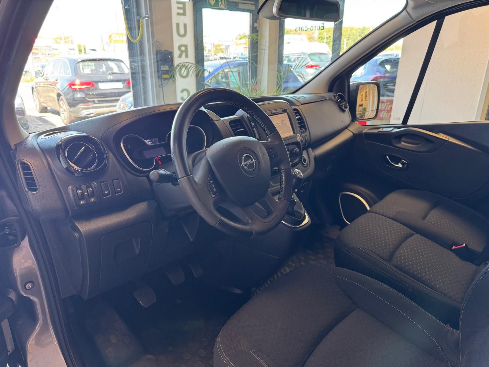 Fahrzeugabbildung Opel Vivaro Combi L1H1  2,7t/ ATM mit Belegen 72700Km