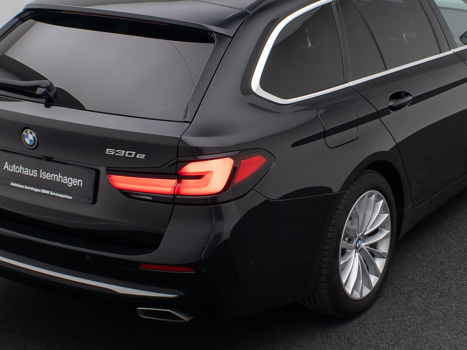Fahrzeugabbildung BMW 530e Luxury Line 360° Laser DAB H/K SoftCl Sport