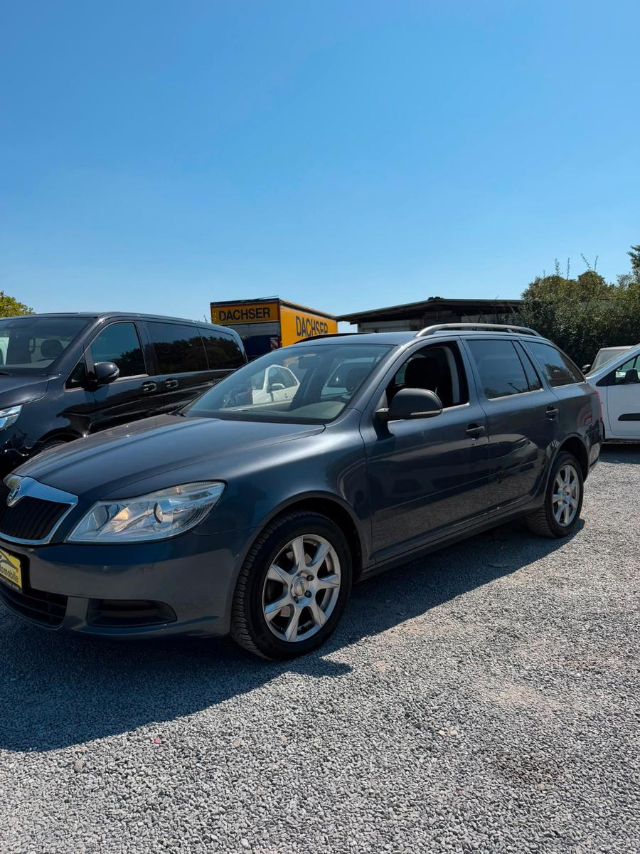Skoda Octavia 2011 — салон