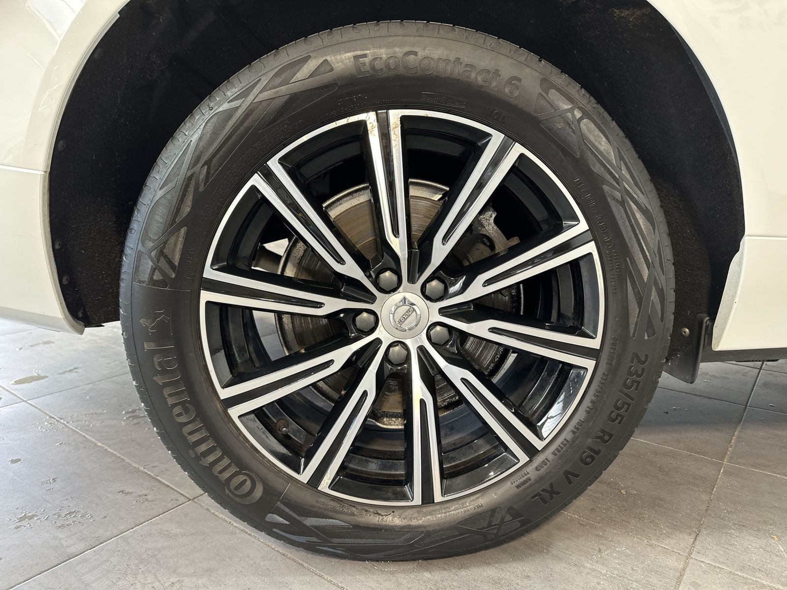 Fahrzeugabbildung Volvo XC60 B5 AWD Inscription NAV+LED+KAMERA+19ZO+1HD