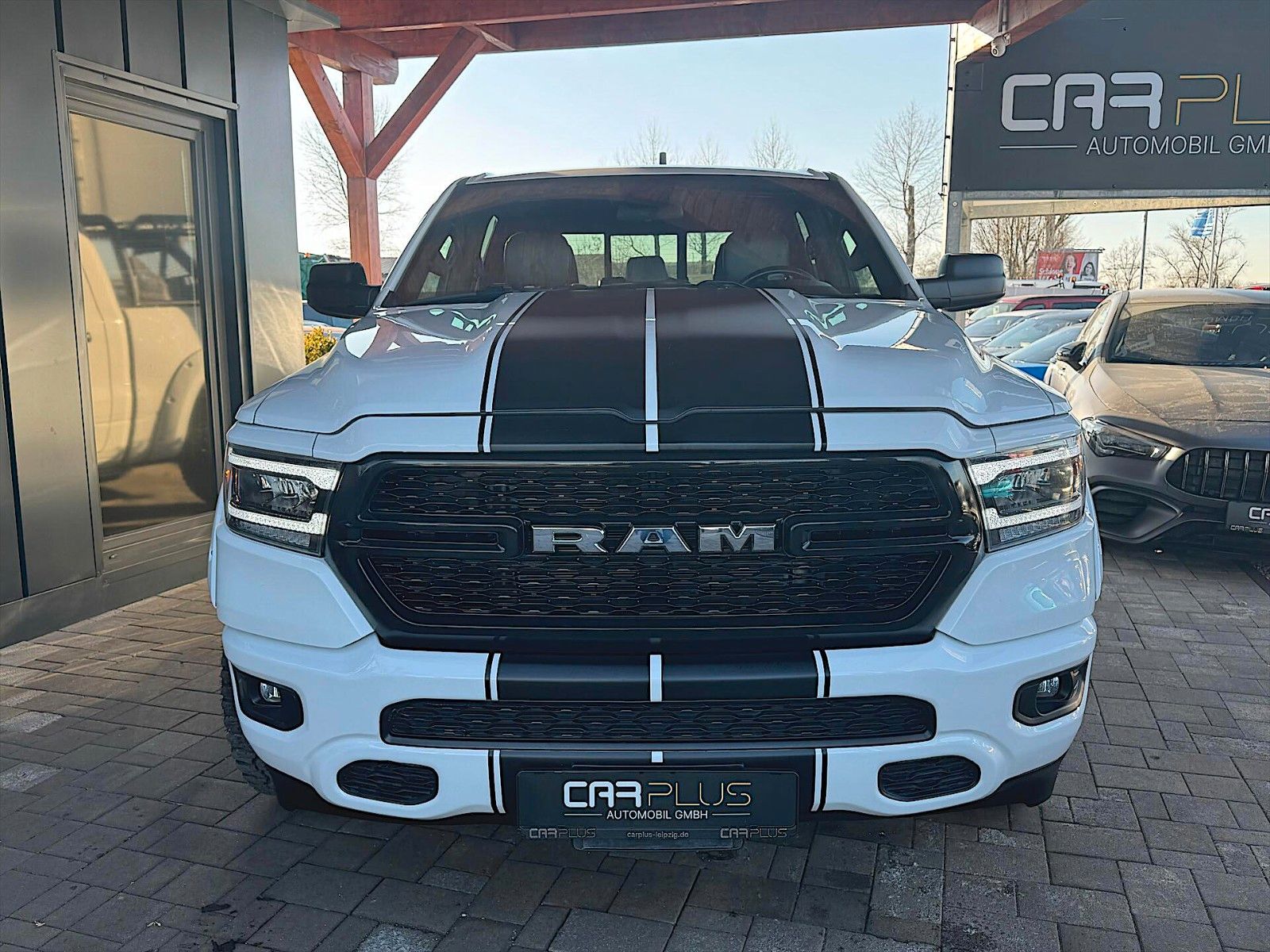 Fahrzeugabbildung Dodge RAM 5.7 V8 HEMI Night Edition Offroad 4x4 LED