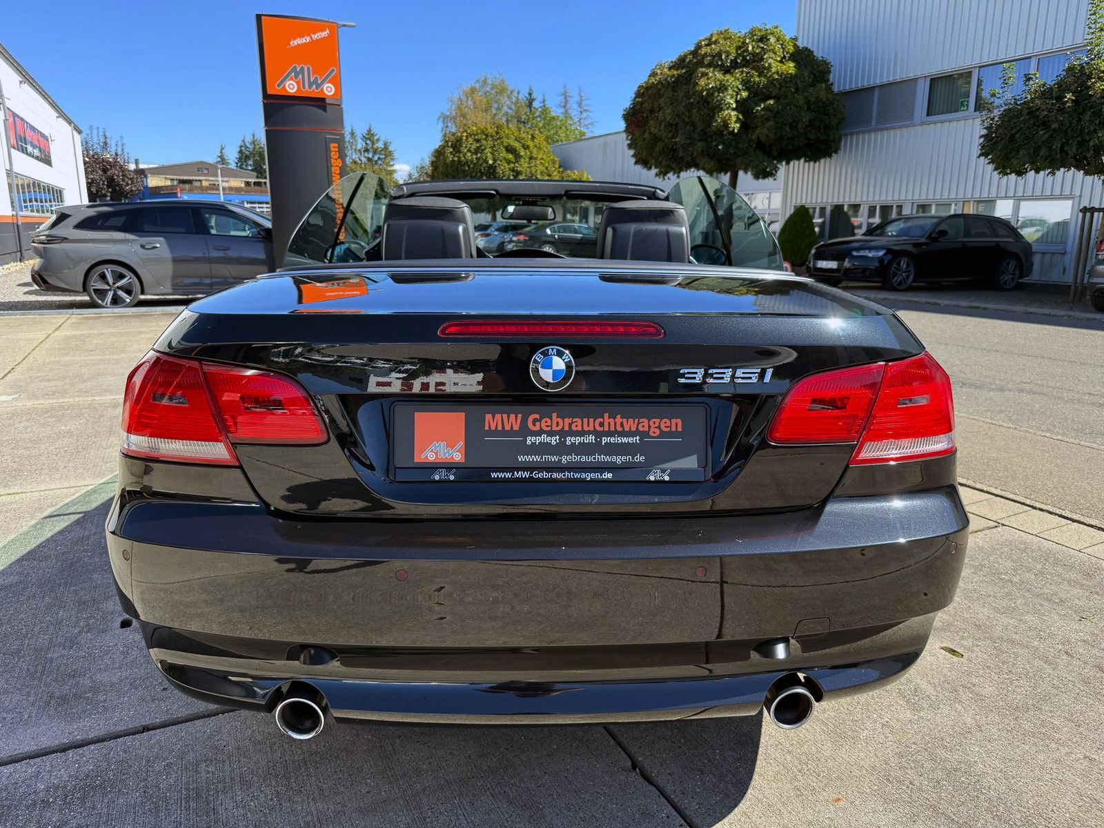 Fahrzeugabbildung BMW 335i E93 Cabrio Automatik PDC SHZ MEMORY NAV BT