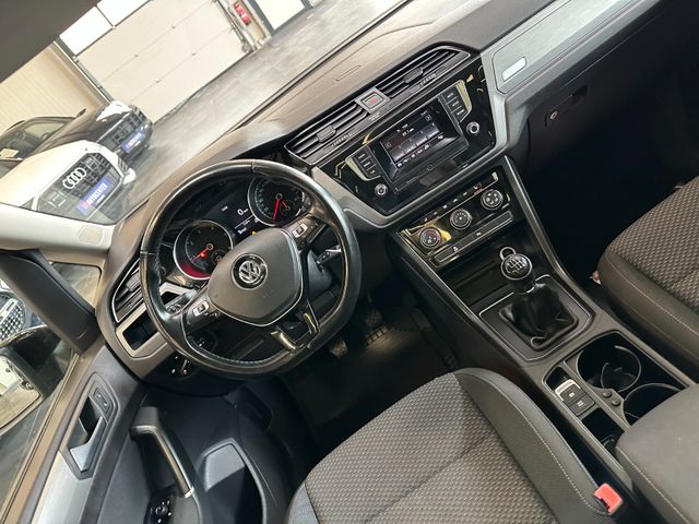 MYAUTOCENTER – Gebraucht- und Jahreswagen mit Werkstattservice in Pfaffenhofen Volkswagen Touran Comfortline BMTStart-Stopp *Pano*AHK*