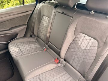 Volkswagen Golf Variant 1.5 eTSI 150PS R-Line, MATRIX, AHK