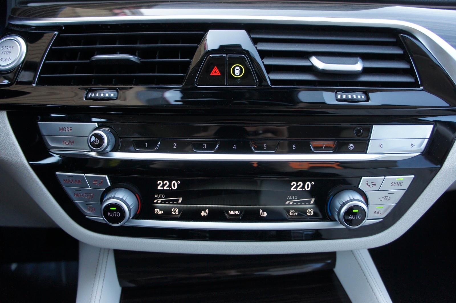 BMW 520d Limousine xDrive Luxury-Line *STANDHZG*