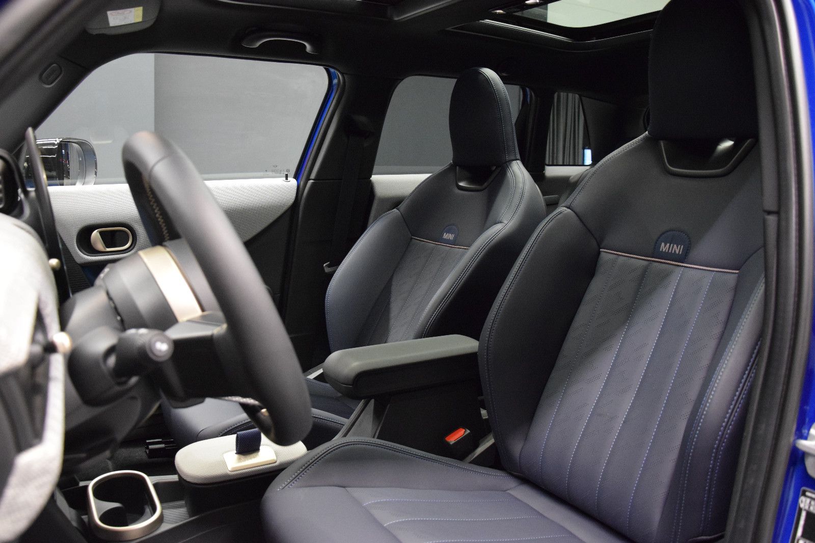 Fahrzeugabbildung MINI Cooper C Favoured Trim 5-Türen Paket-L Pano h/k