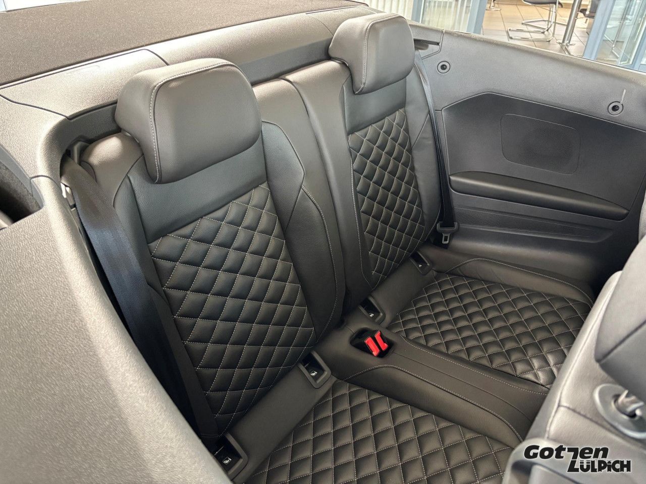 Fahrzeugabbildung Volkswagen T-Roc Cabriolet 1.5 TSI R-Line Navi Leder LED