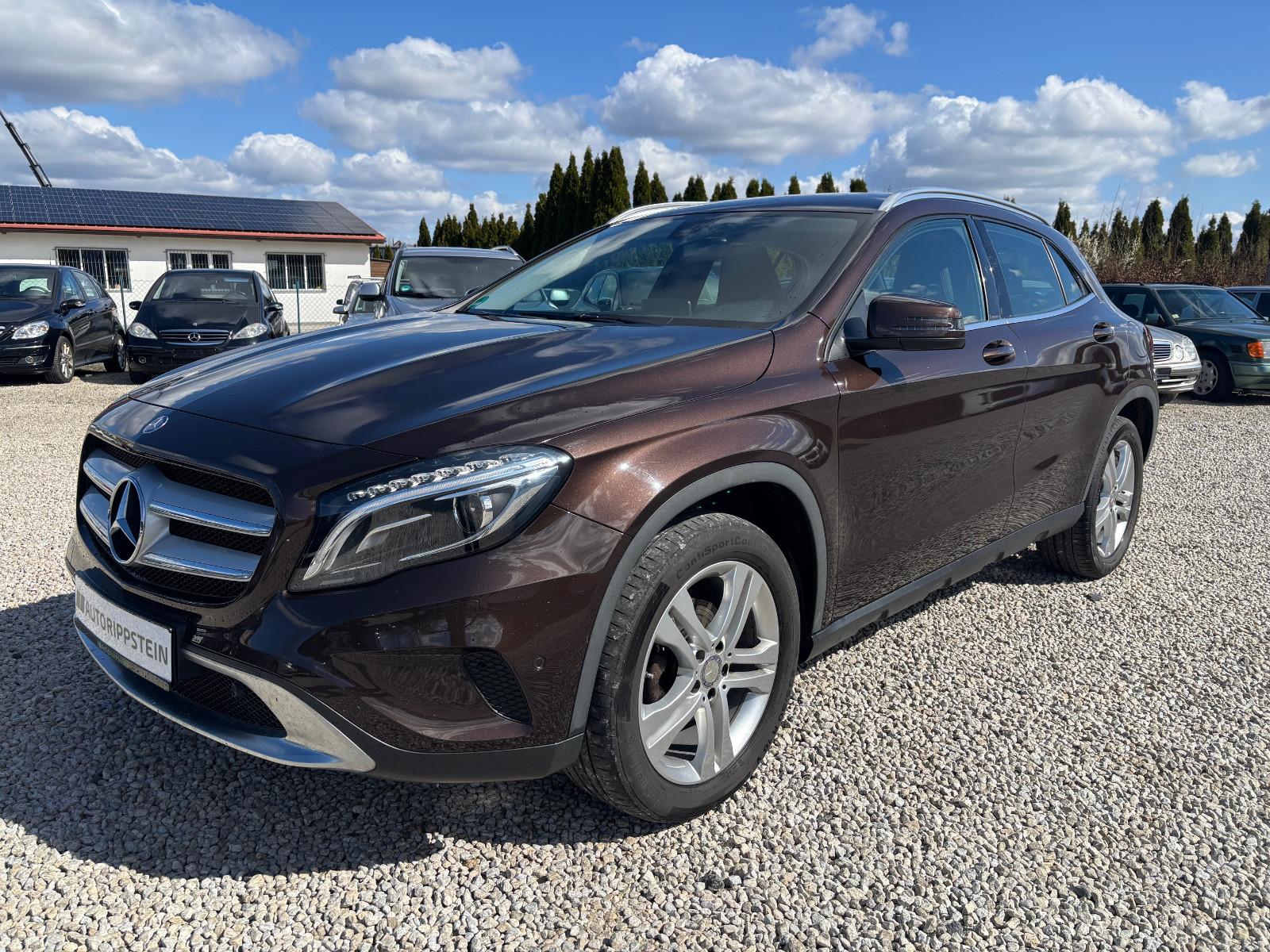 Mercedes-Benz GLA 220d Urban 4Matic +AHK+XENON+NAVI+DCT+