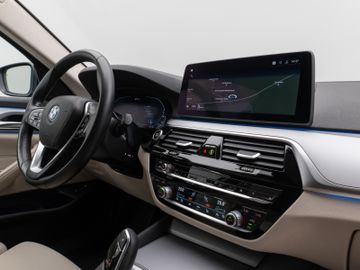 Fahrzeugabbildung BMW 530e Tour HUD Laser Sportsitz Komfortzugang
