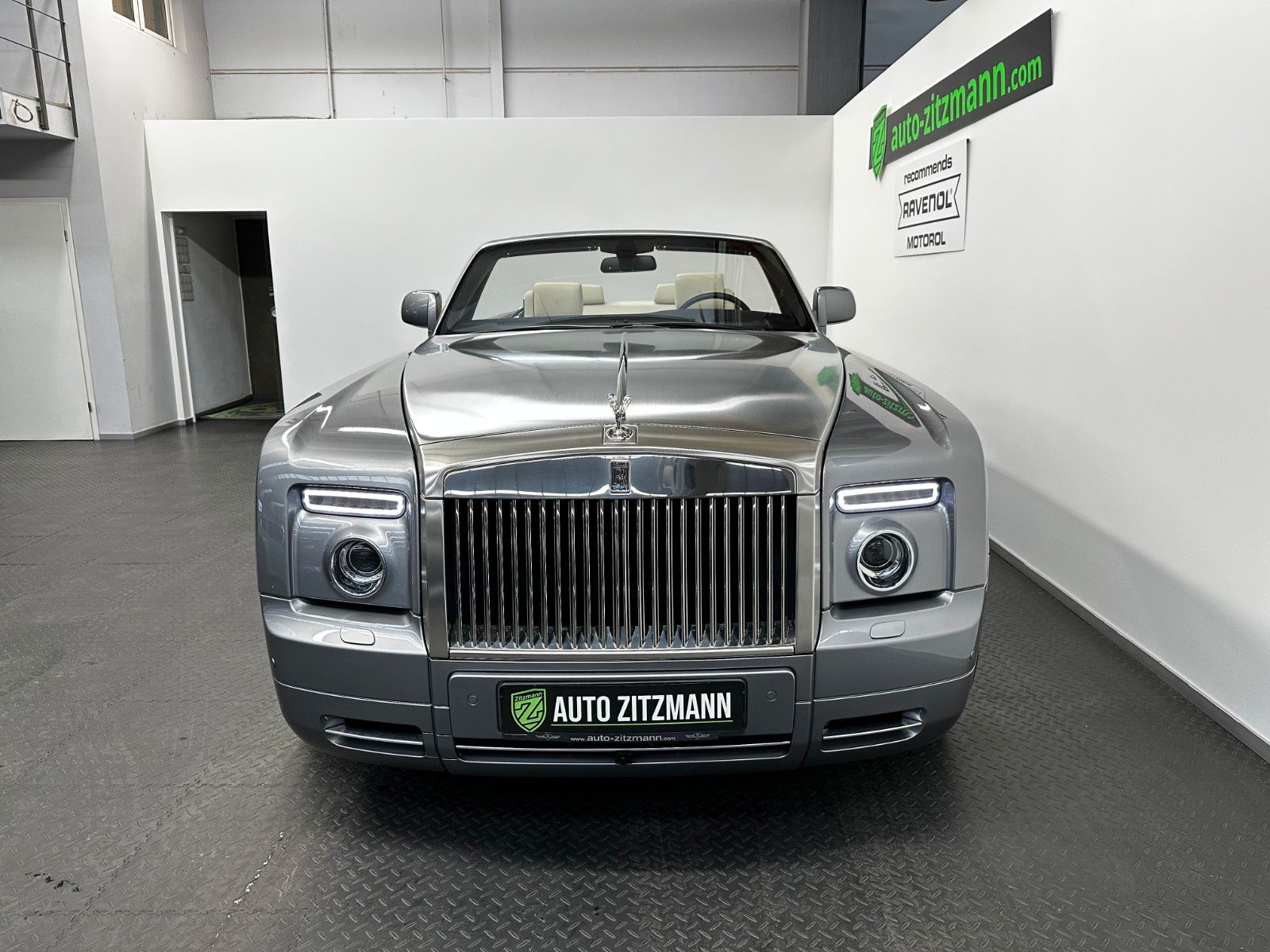 Fahrzeugabbildung Rolls-Royce Phantom Drophead/TEAK-DECK/KAMERA/WENIG KM/TOP