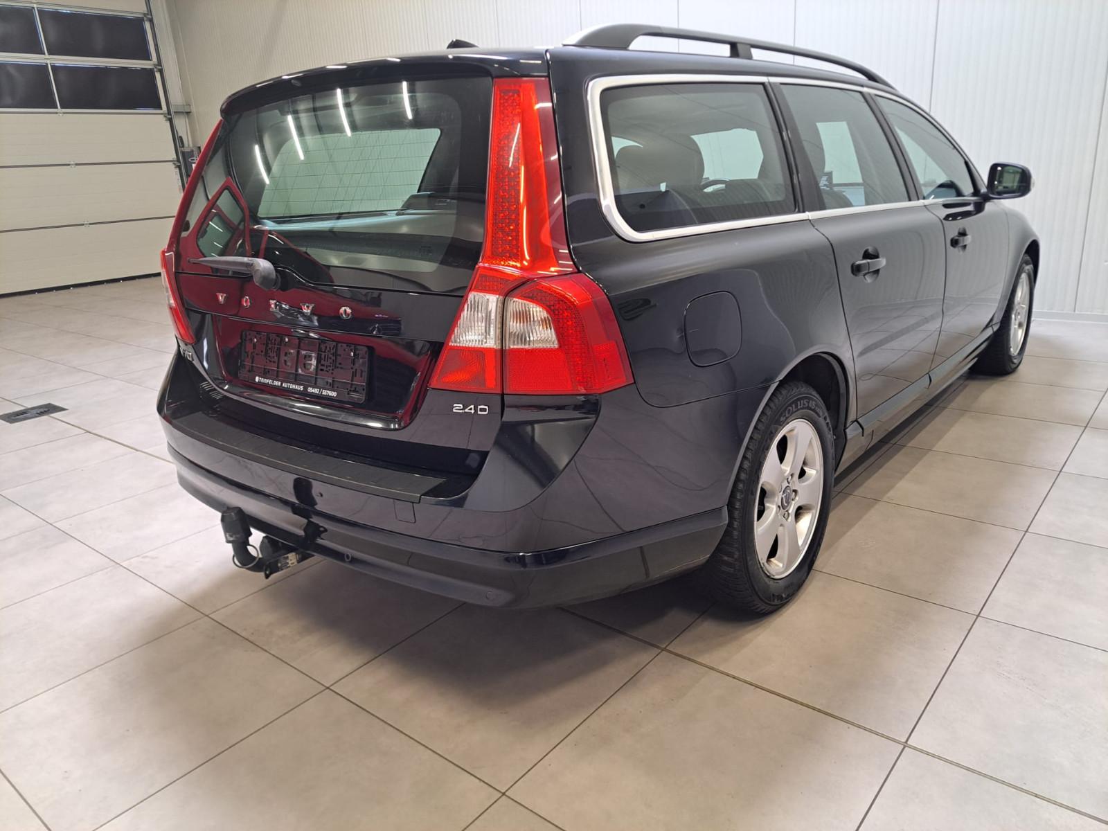 Volvo V70 2010 — photo 7