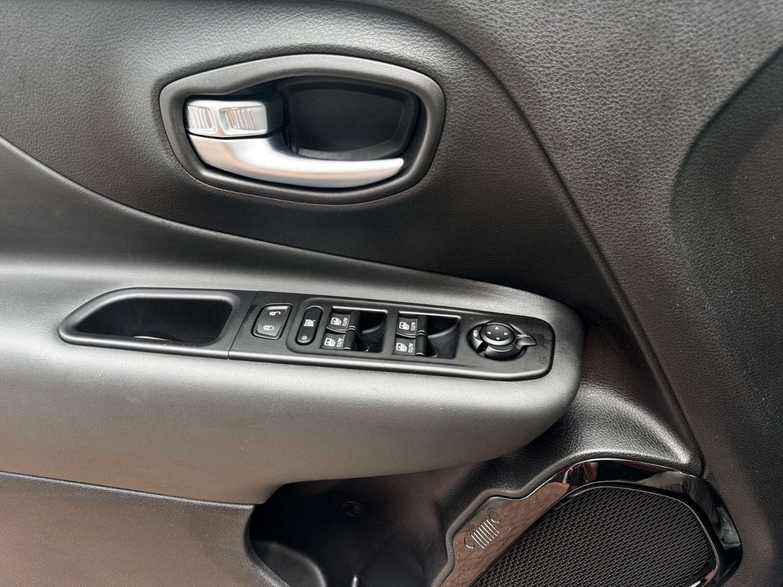 Fahrzeugabbildung Jeep Renegade Limited Automatik LED NAVI KAMERA ACC