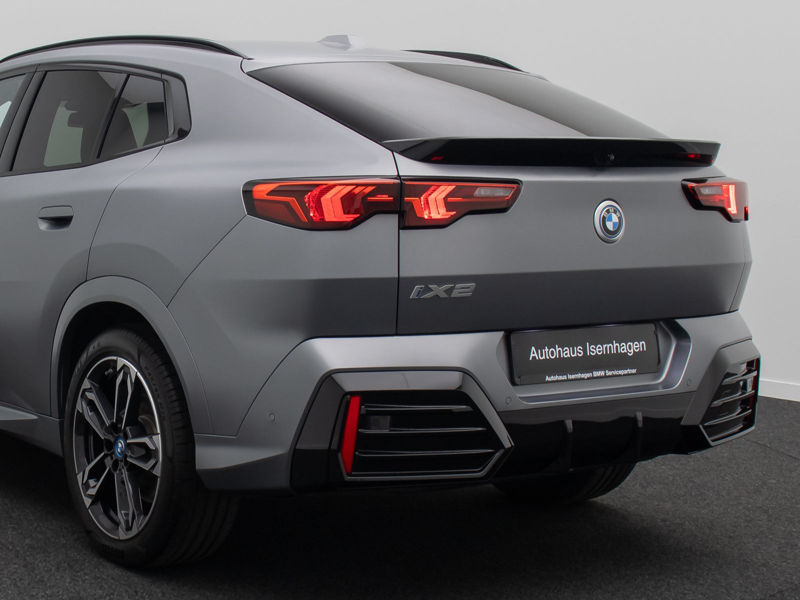 Fahrzeugabbildung BMW iX2 eD20 M Sport 360&deg;HUD DAB H/K Panorama 19Zoll