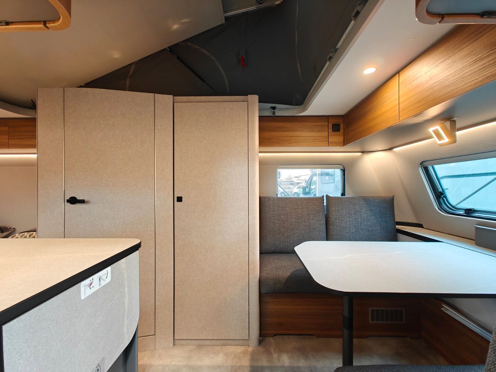 Fahrzeugabbildung HYMER / ERIBA / HYMERCAR Feeling 425 SD - MESSE-NEUHEIT 2026! -