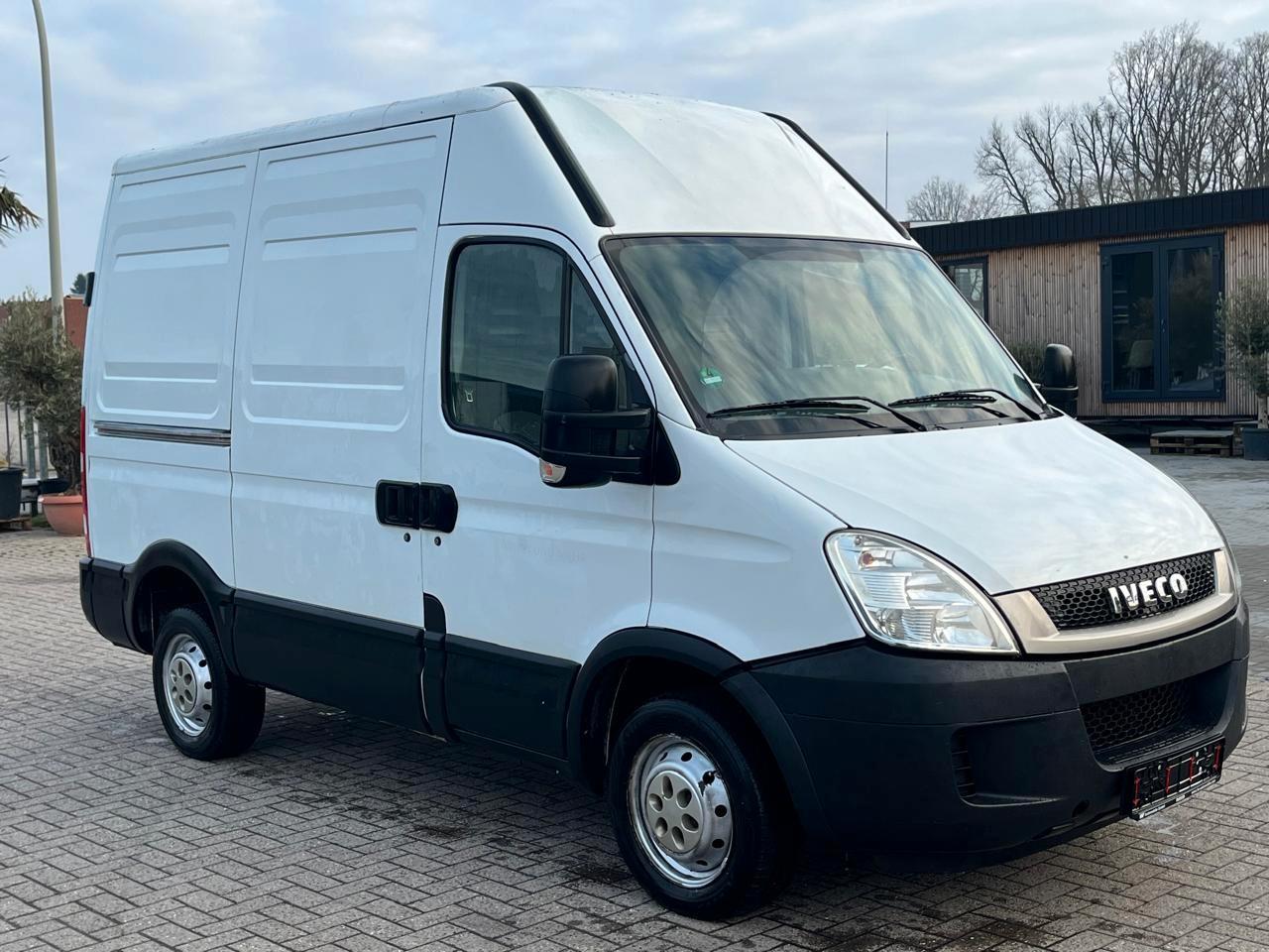 Iveco Daily 29L10V/1. Hand/AHK/2.3 Liter
