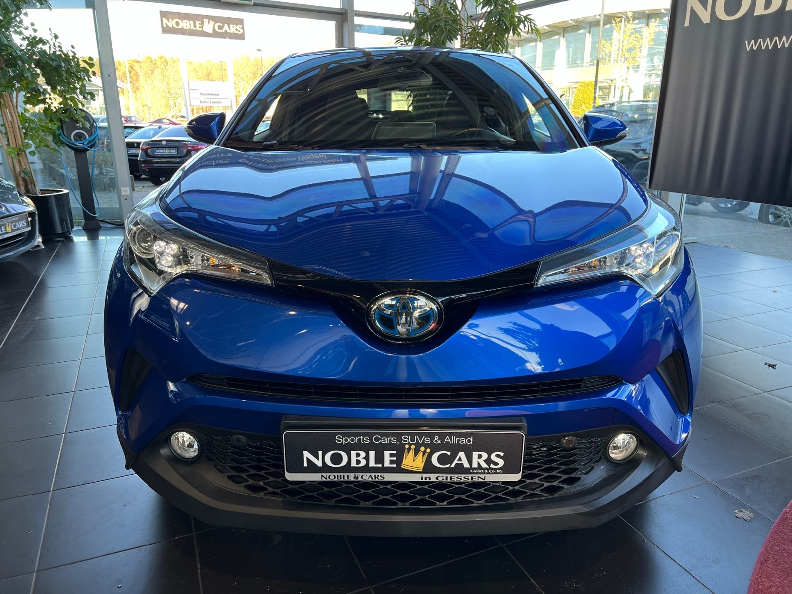 Fahrzeugabbildung Toyota C-HR Hybrid Team D NAVI KLIMA ALU