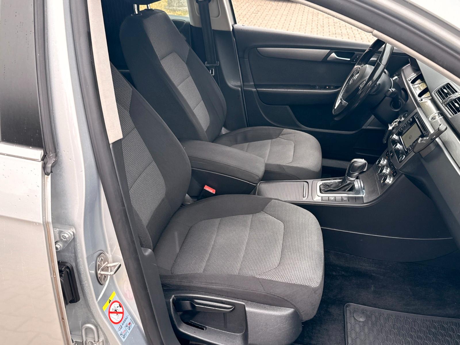 Volkswagen Passat 2012 — photo 26