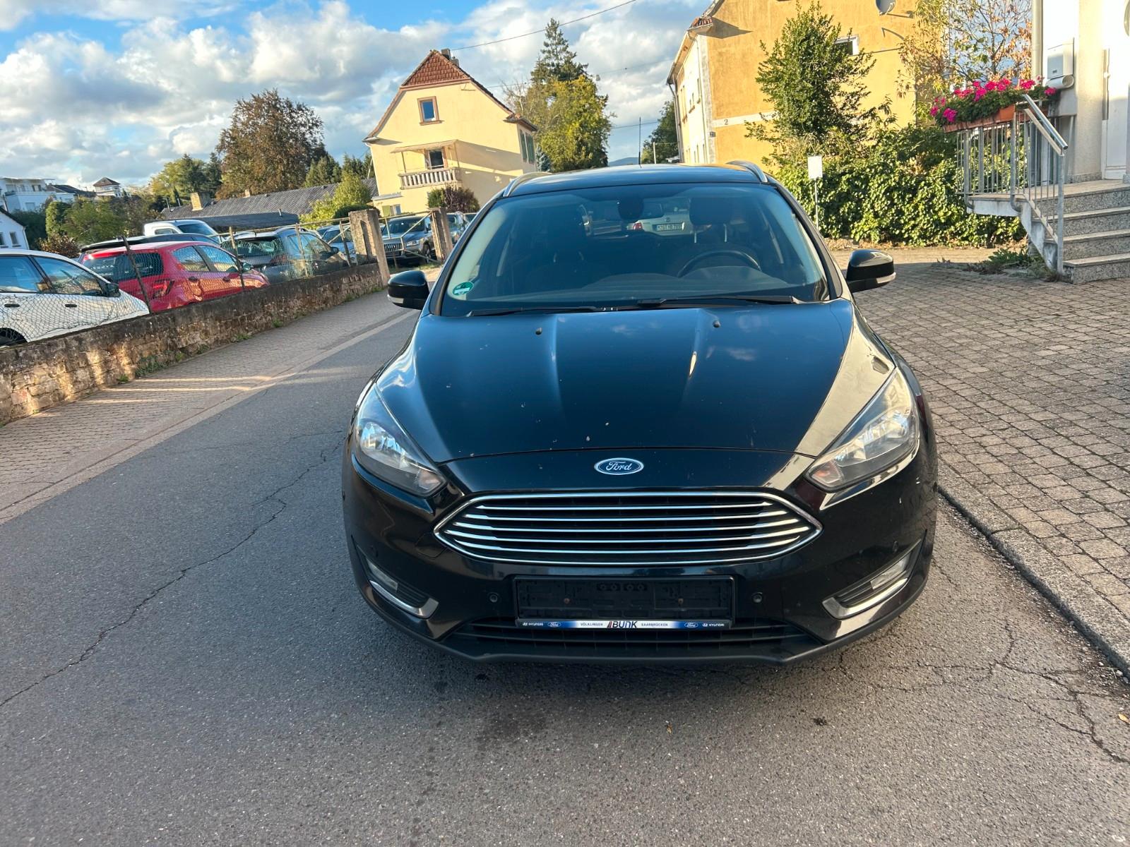 Ford Focus 2015 — rear view