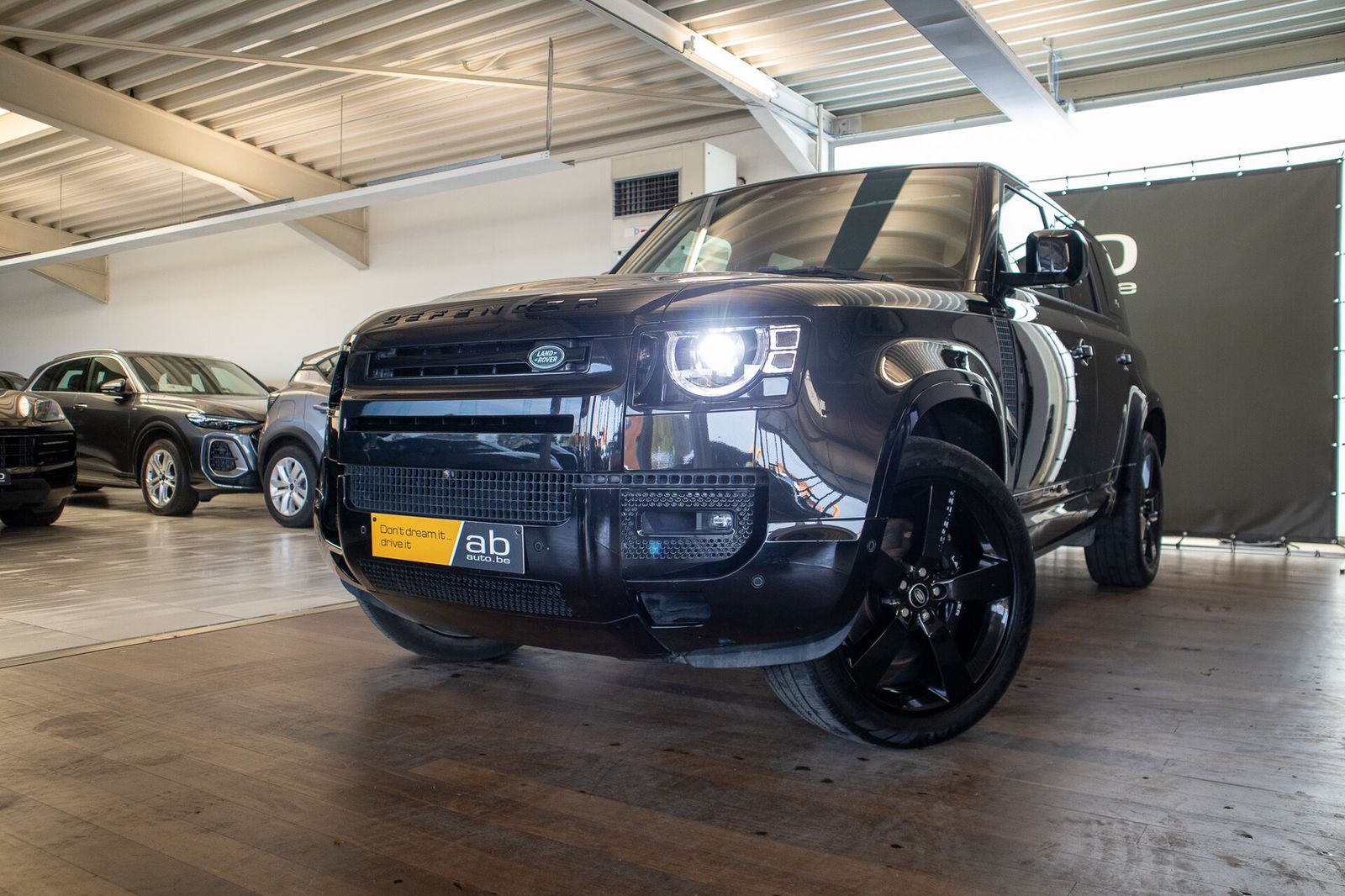 Land Rover Defender 110 V8 P525, PANO, MERIDAN, 360°, LUCHT