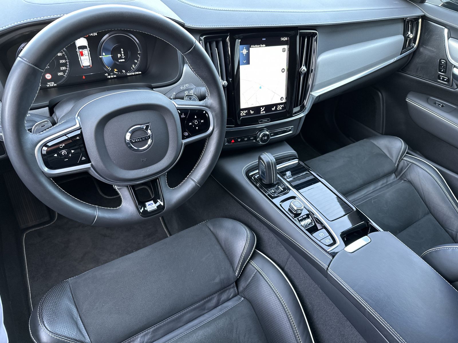 Fahrzeugabbildung Volvo V90 T8 AWD R-Design Hybrid NAV+LED+KAM+H&K+19ZO