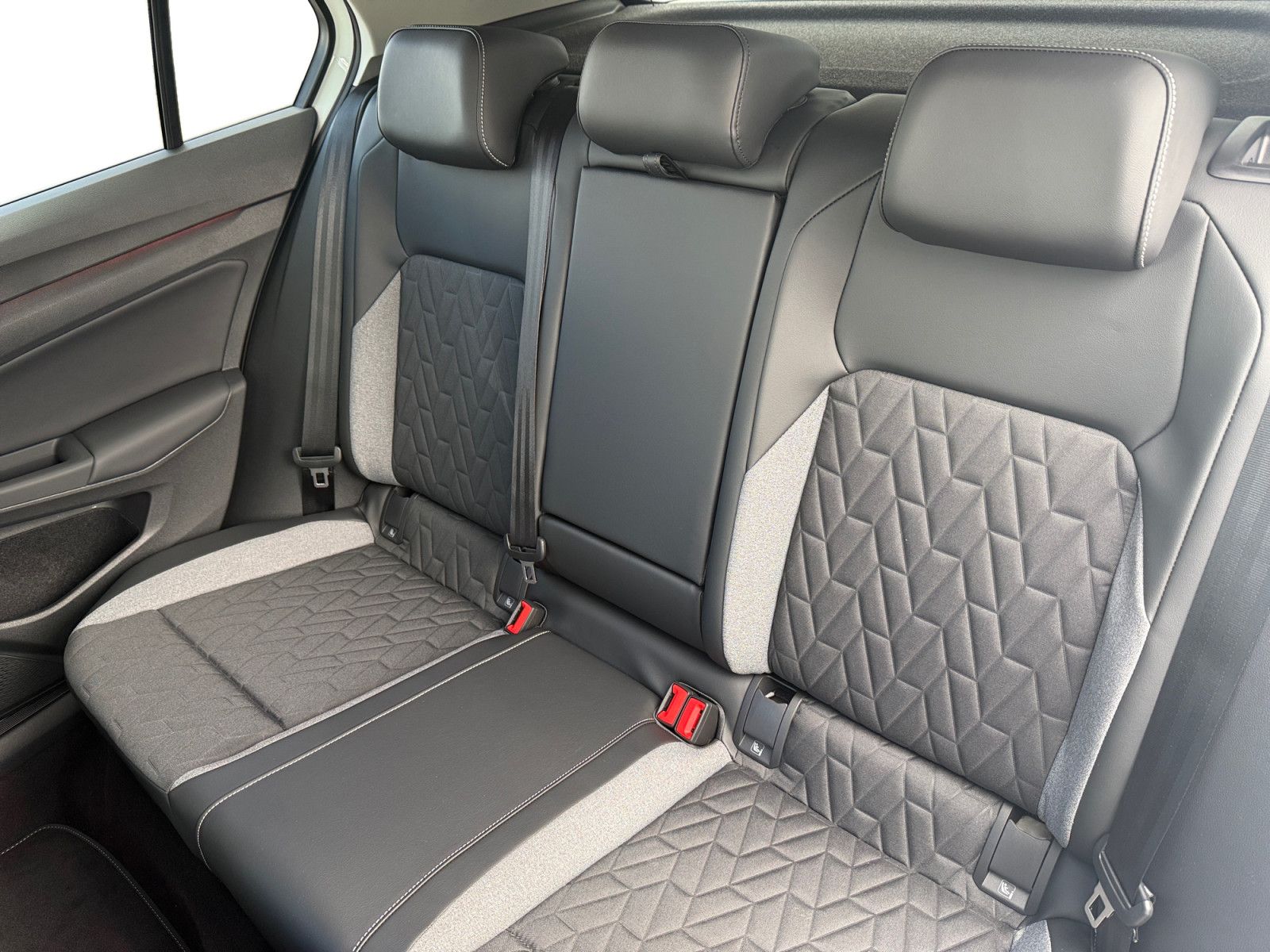 Volkswagen Golf ENERGY 1,5 l eTSI 116 PS DSG Ganzjahresreif foto 11