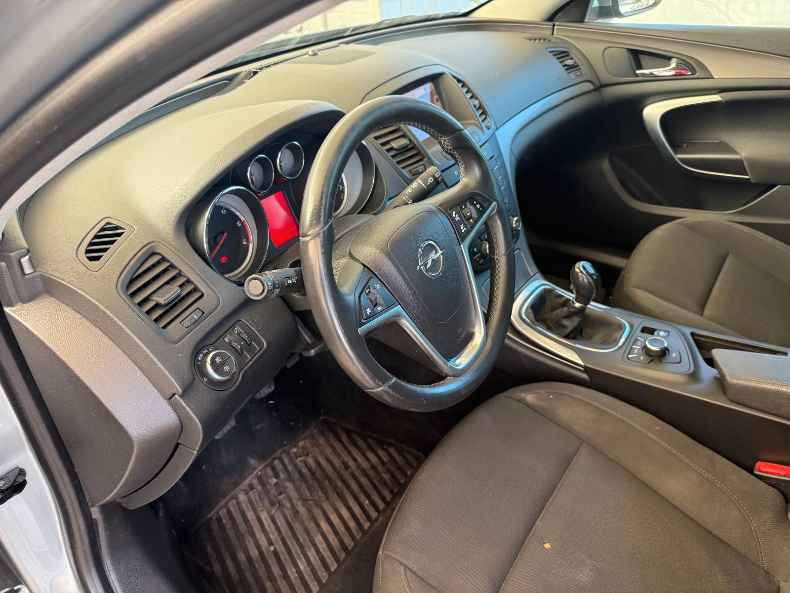 Opel Insignia 2011 — photo 11