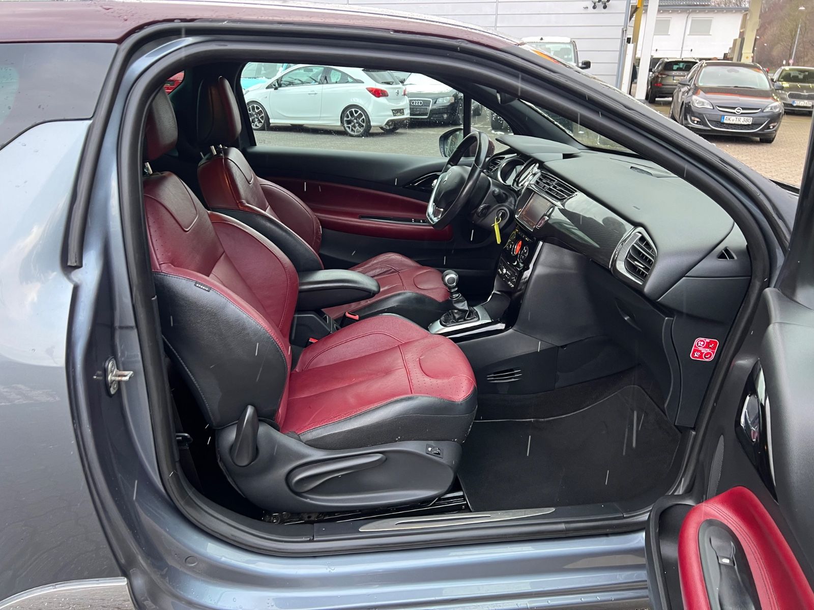 Fahrzeugabbildung Citroën DS3 SportChic *BI-COLOUR* Citroen Racing Sport *