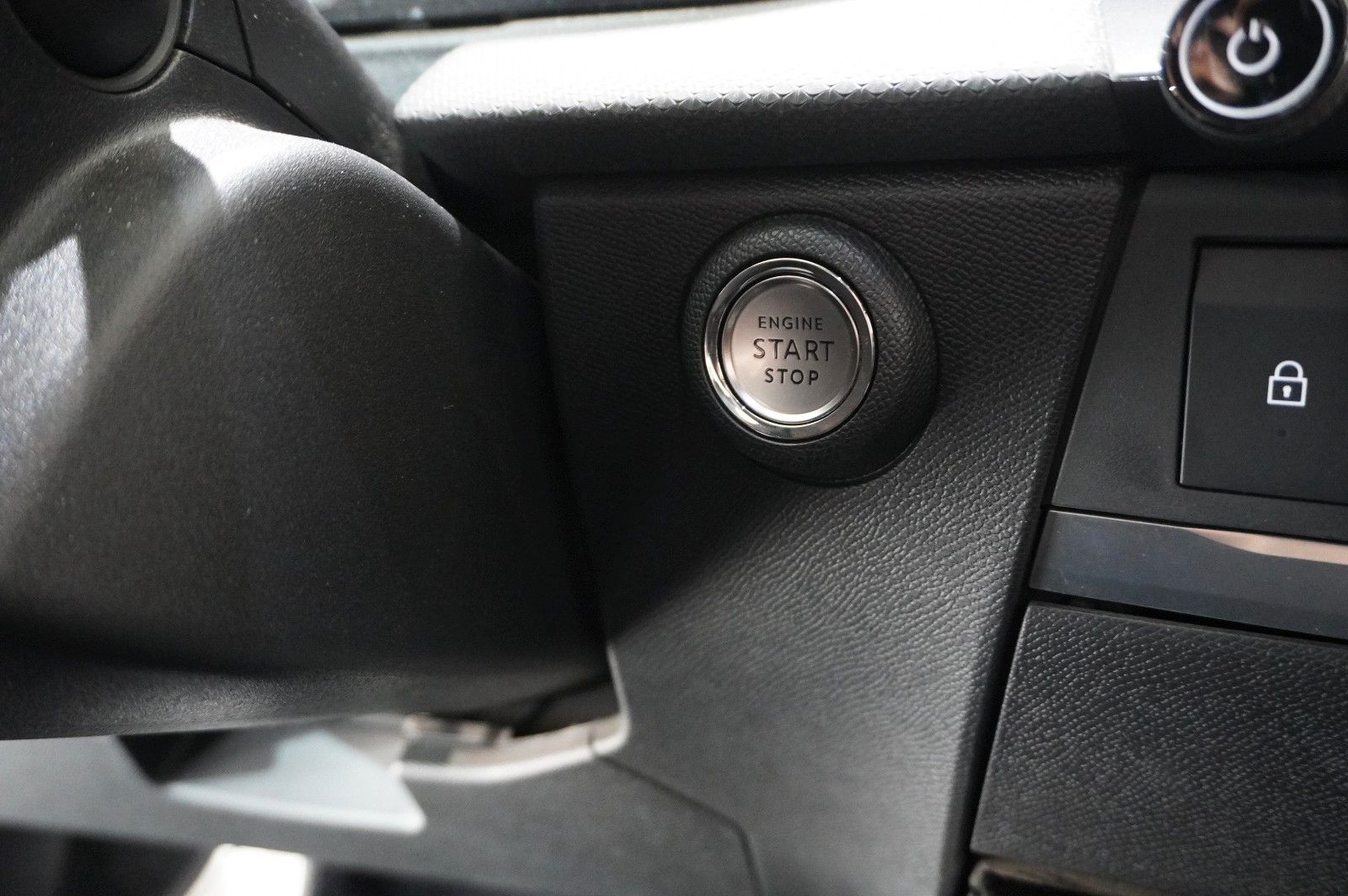 Fahrzeugabbildung Opel Astra L Lim. 1.6 HYBRID GS SPORT NAVI/360°/SPORT