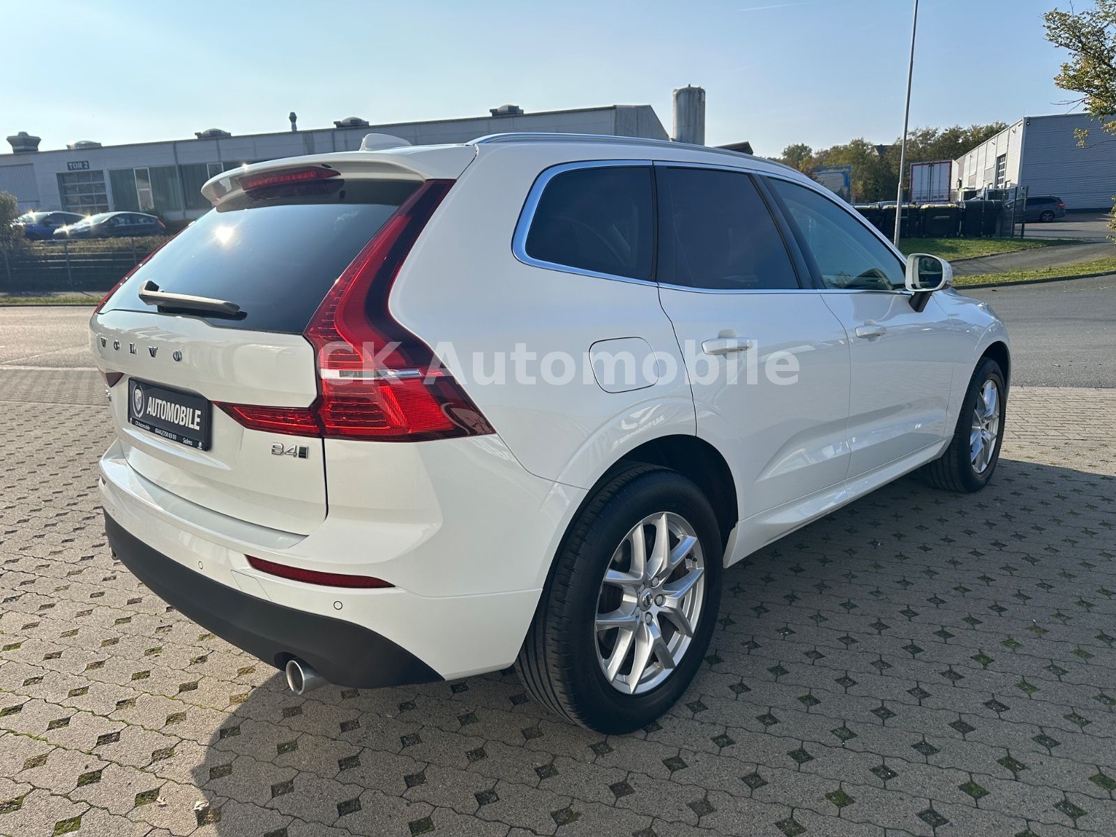 Fahrzeugabbildung Volvo XC60 B4 Momentum Pro AWD/Navi/Leder/Pano/LED/Kam