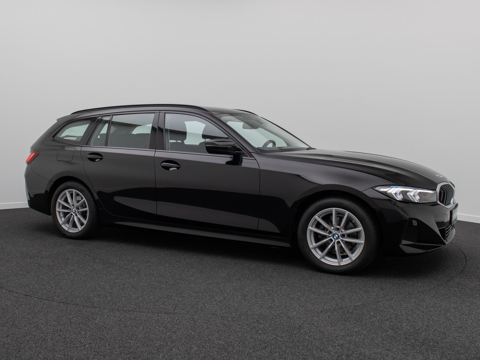 Fahrzeugabbildung BMW 318i Alarm GeschwindigRe DAB Kamera Sportlenkrad