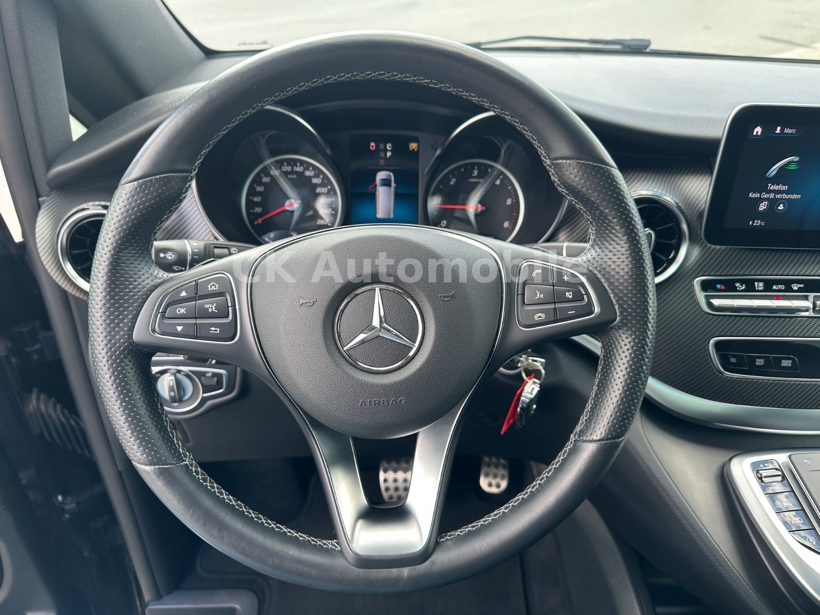 Fahrzeugabbildung Mercedes-Benz V 300d 4 Matic AVANTGARDE AMG-Line/6 Sitze/Pano