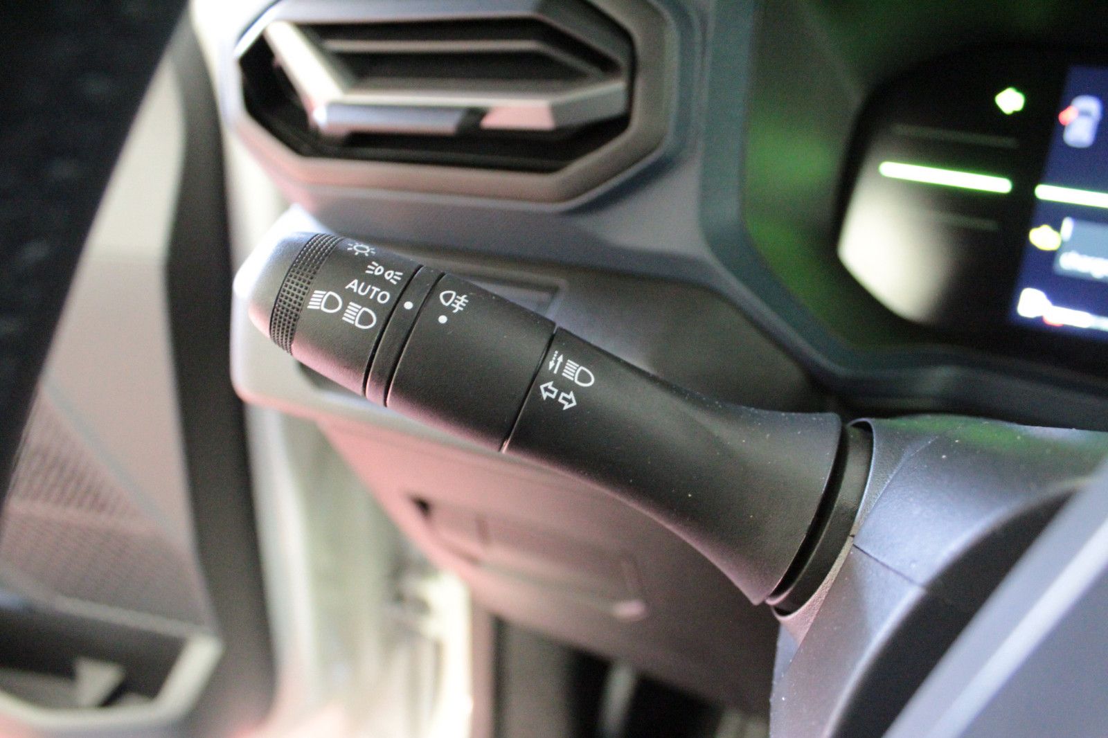 Fahrzeugabbildung Dacia Duster hybrid 140 Expression *Winterpaket*