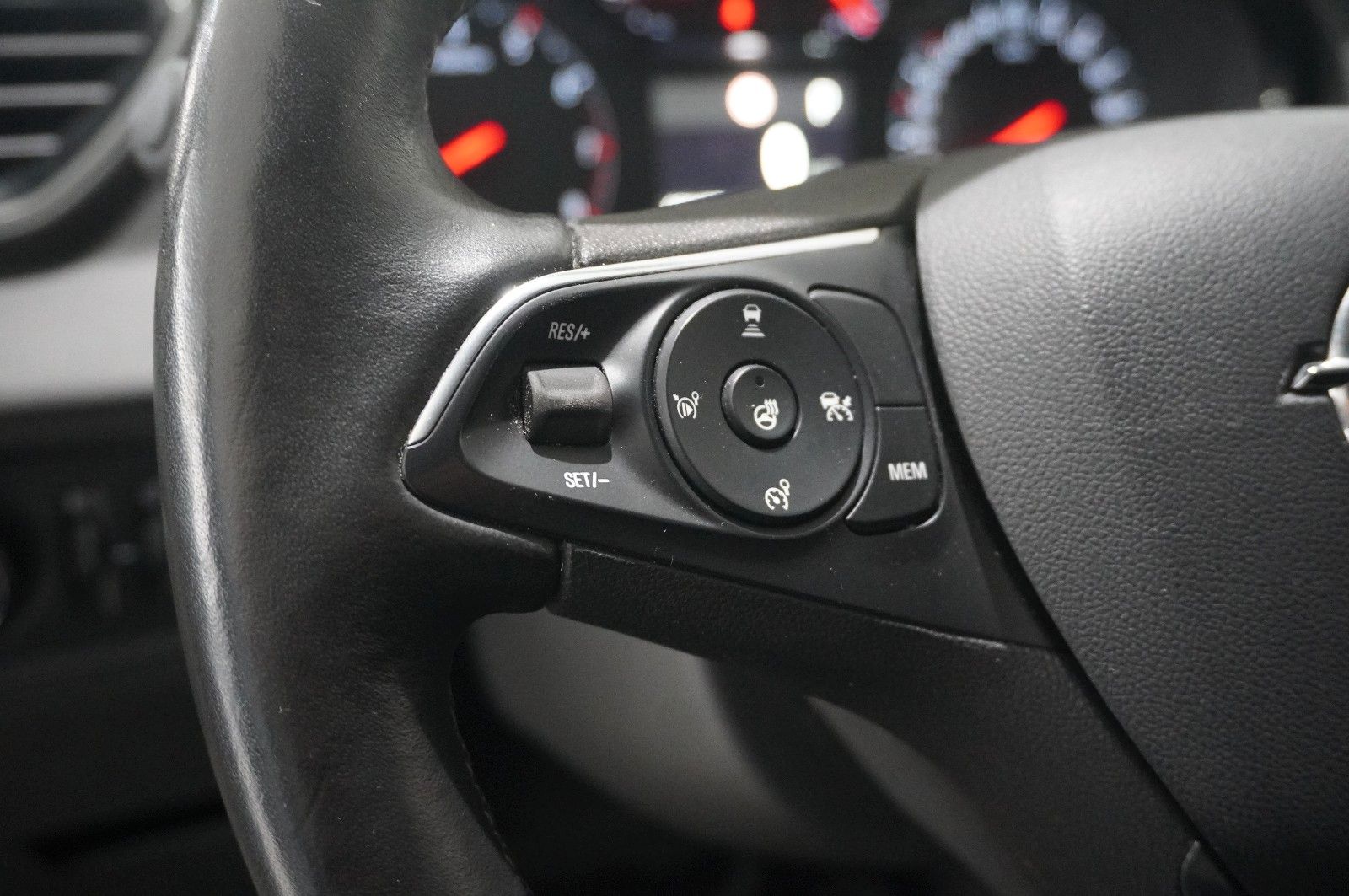 Fahrzeugabbildung Opel Grandland (X) 1.5D DESIGN  NAVI/LED/AHK/SHZ/ALU